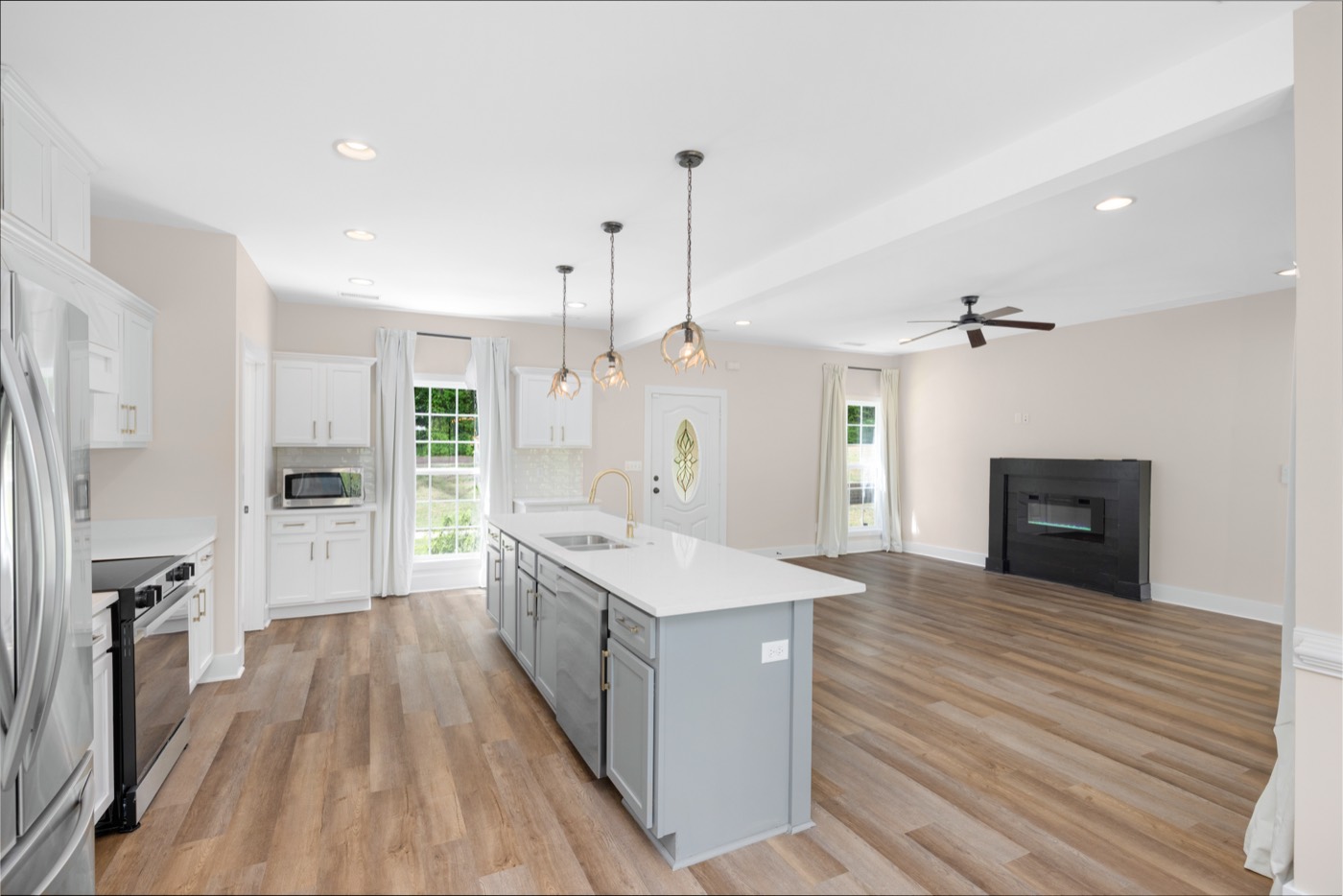 5702 E Spring Lake Rd: kitchen and dining